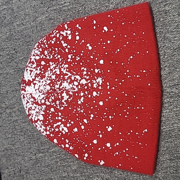 Canada winter hat - Picture 2 of 2